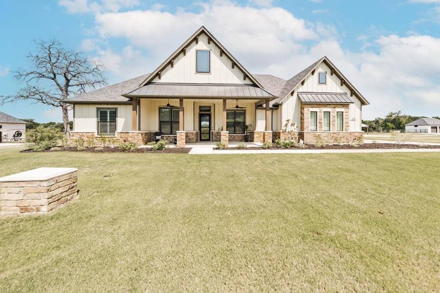 Property photo for 171 Rio Rancho Drive, Decatur, TX