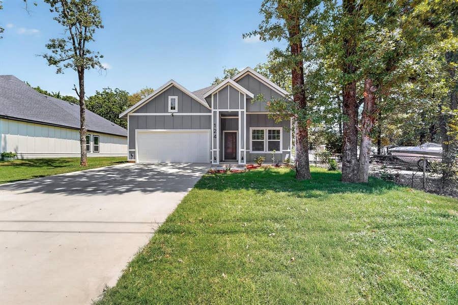 Property photo for 124 lost forest Road, Gun Barrel City, TX