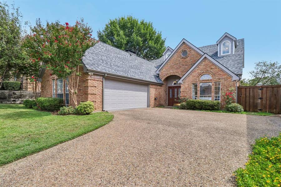 Property photo for 200 Sherwood Court, Irving, TX