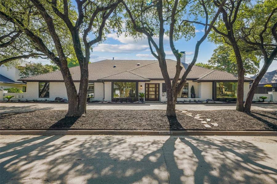 Property photo for 5706 Club Hill Circle, Dallas, TX