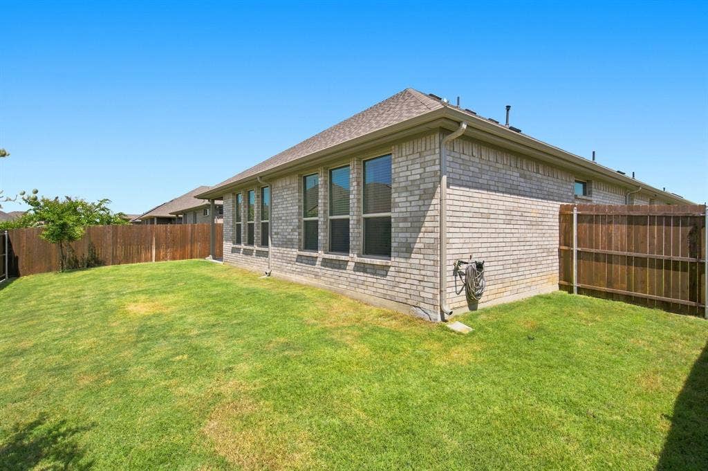 5236 Meadow Lane, Krum, TX 76249