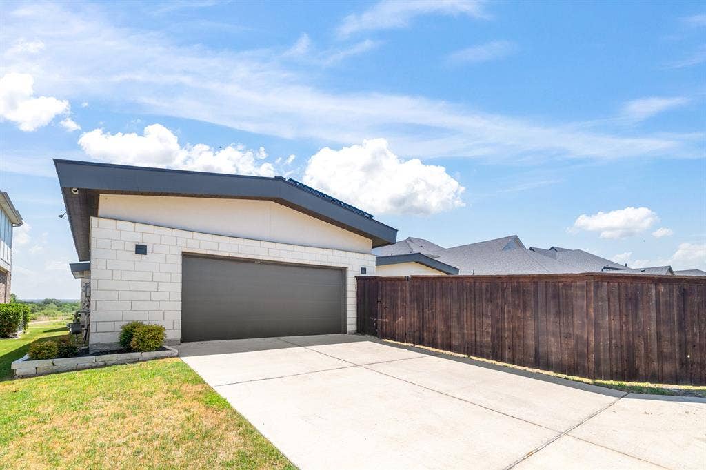1321 Black Walnut Lane, Arlington, TX 76005 1321 Black Walnut Lane, Arlington, TX 76005
