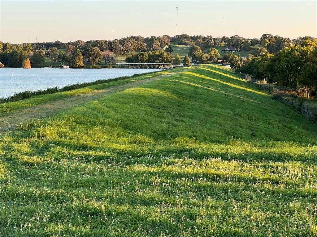 309 Grand View Drive, Athens, TX 75752