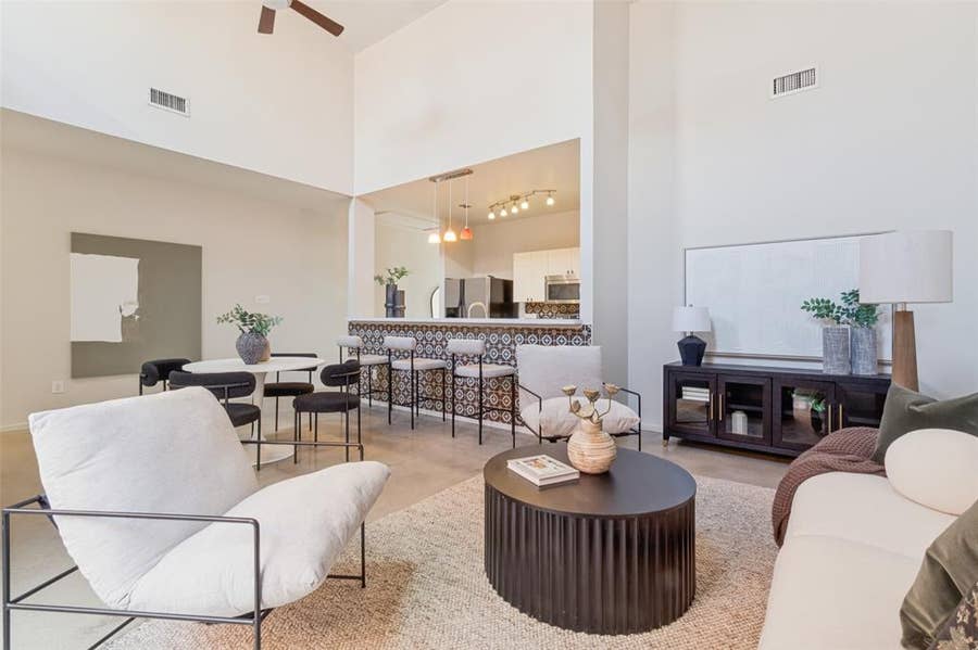 Property photo for 1725 N Fitzhugh Avenue, Dallas, TX