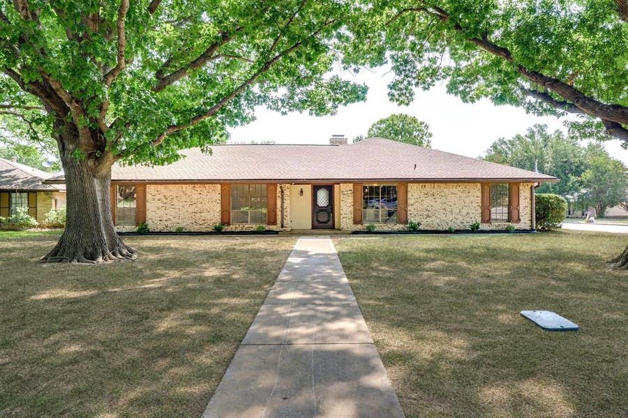 Property photo for 203 Mockingbird Court, Duncanville, TX