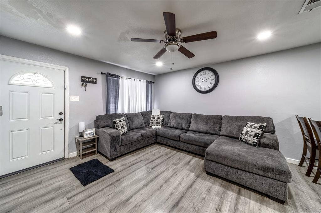 726 Royal Crest, Mesquite, TX 75149 Living area featuring recessed lighting, light wood-style flooring, and a ceiling fan