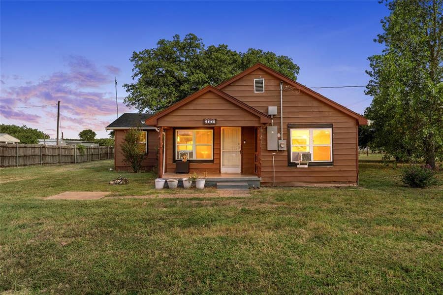 Property photo for 1001 Hamilton Drive, Gholson, TX