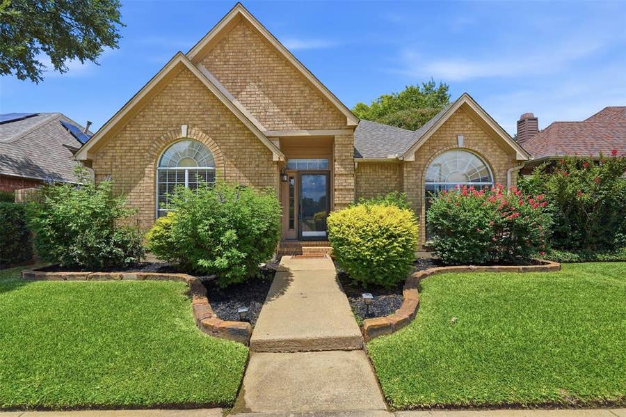 Property photo for 313 Pecos Trail, Irving, TX