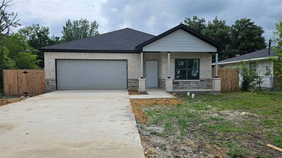 Property photo for 804 S Catherine Street, Terrell, TX