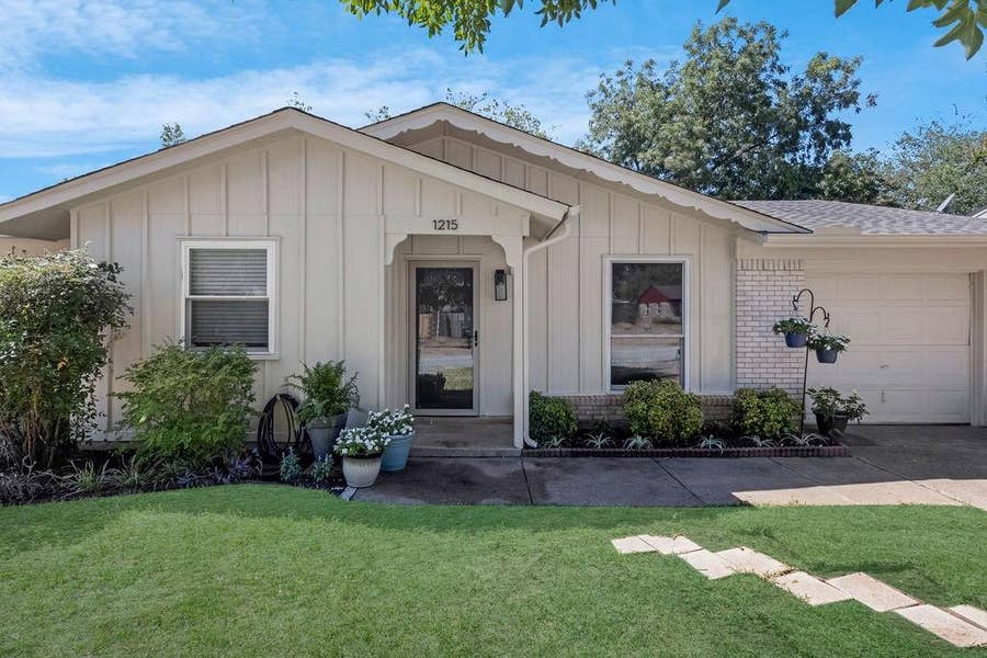 Property photo for 1215 Aransas Drive, Euless, TX