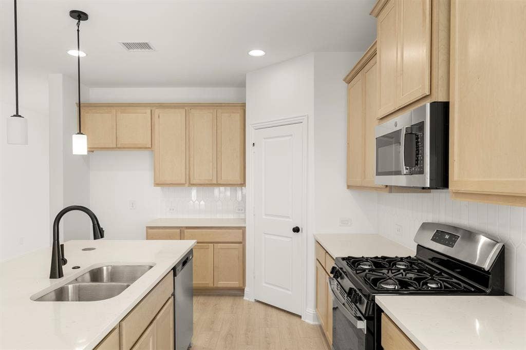 2519 Sturgis Street, Forney, TX 75126 08. 2519 Sturgis - Kitchen (3)