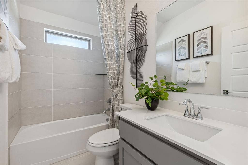 3601 Teasdale Drive, McKinney, TX 75071 Bathroom in the Van Gogh II home plan by Trophy Signature Homes – REPRESENTATIVE PHOTO