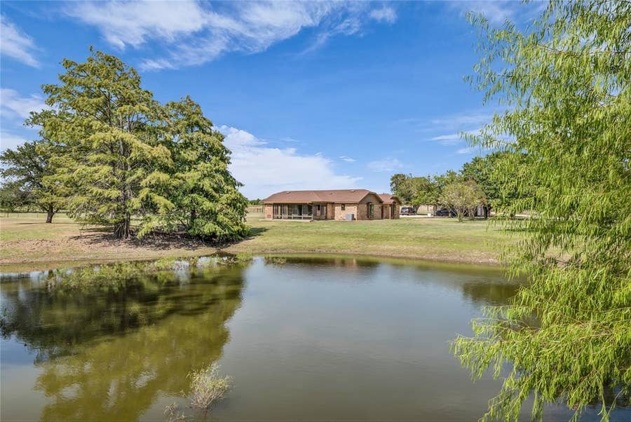 Property photo for 299 Aggie Way, China Spring, TX