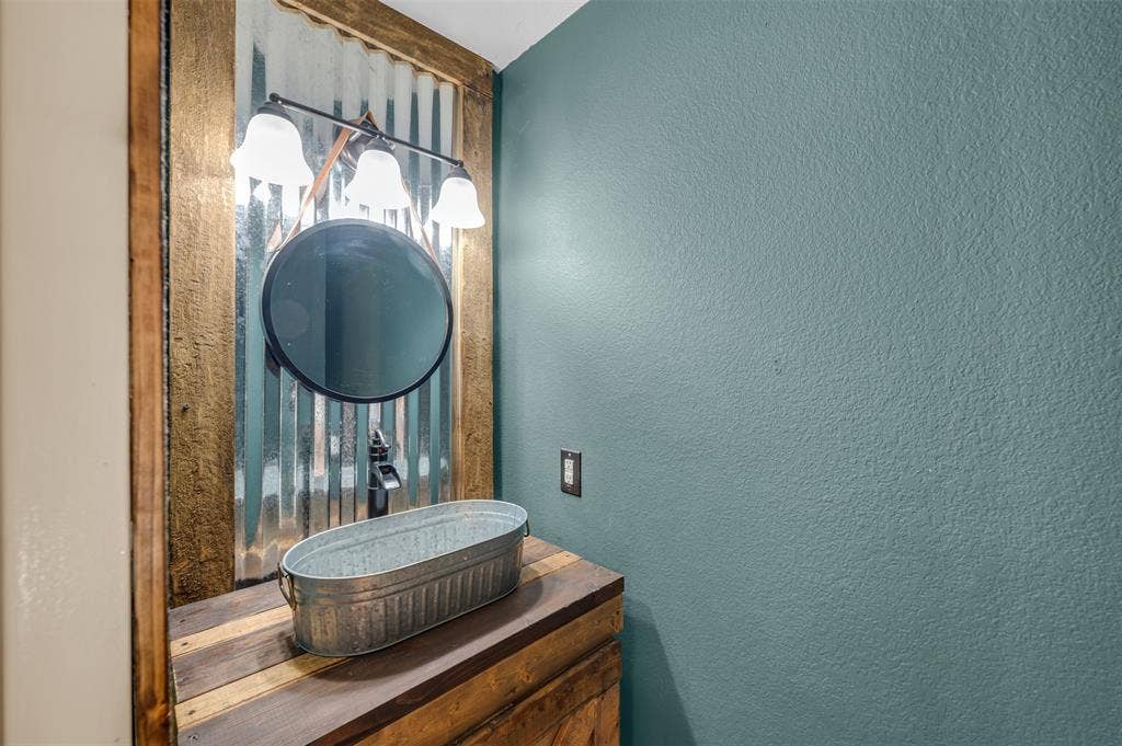 9017 Graywolf Ridge Trail, Fort Worth, TX 76244 Bathroom with vanity