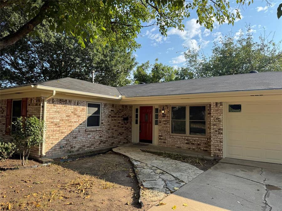 Property photo for 307 Ables Street, Granbury, TX