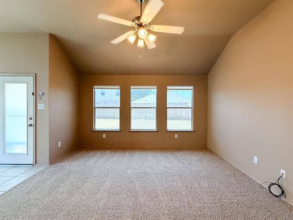 633 Canoe Way, Crowley, TX 76036 633 Canoe Way, Crowley, TX 76036