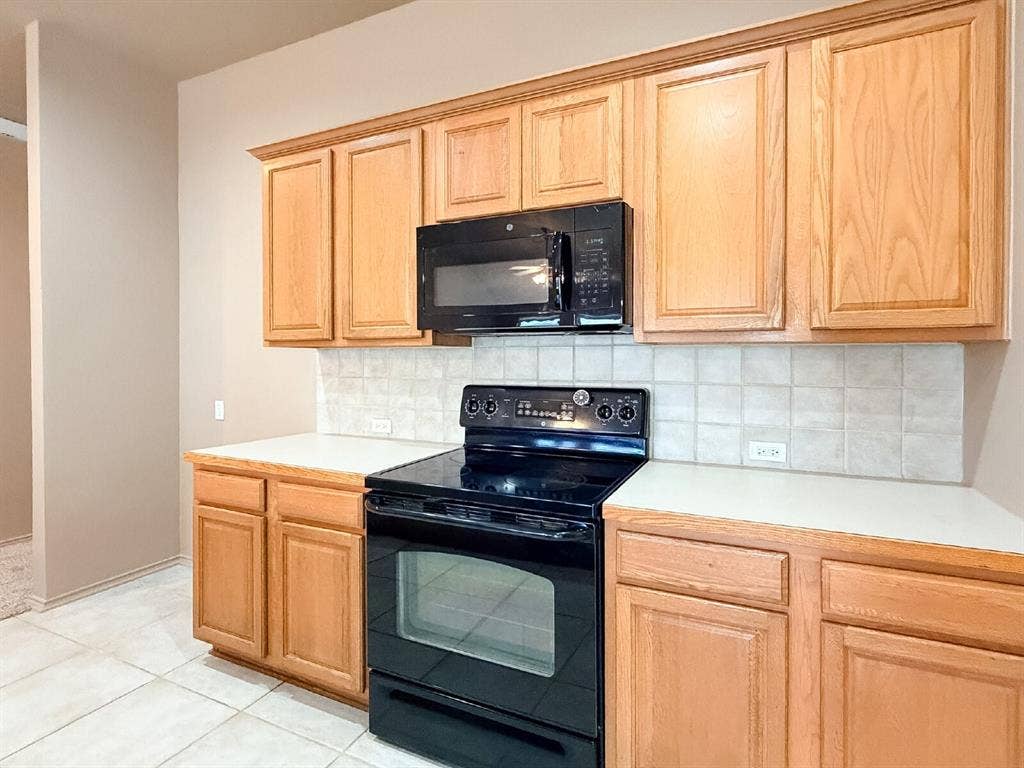 633 Canoe Way, Crowley, TX 76036 633 Canoe Way, Crowley, TX 76036