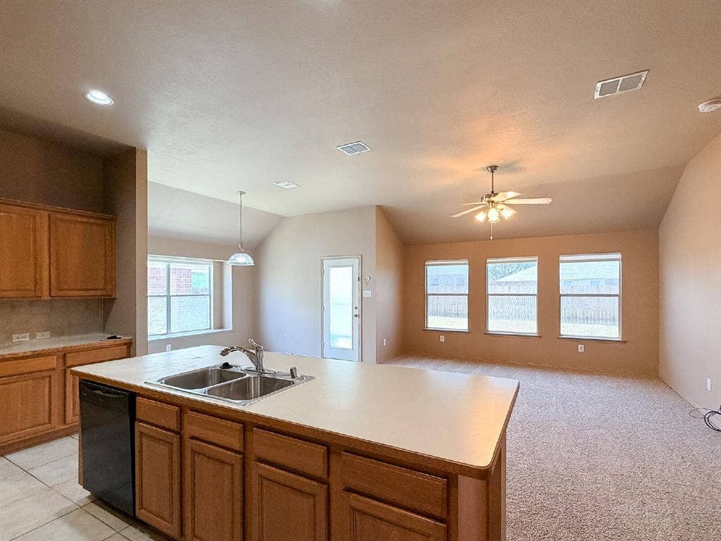 633 Canoe Way, Crowley, TX 76036 633 Canoe Way, Crowley, TX 76036