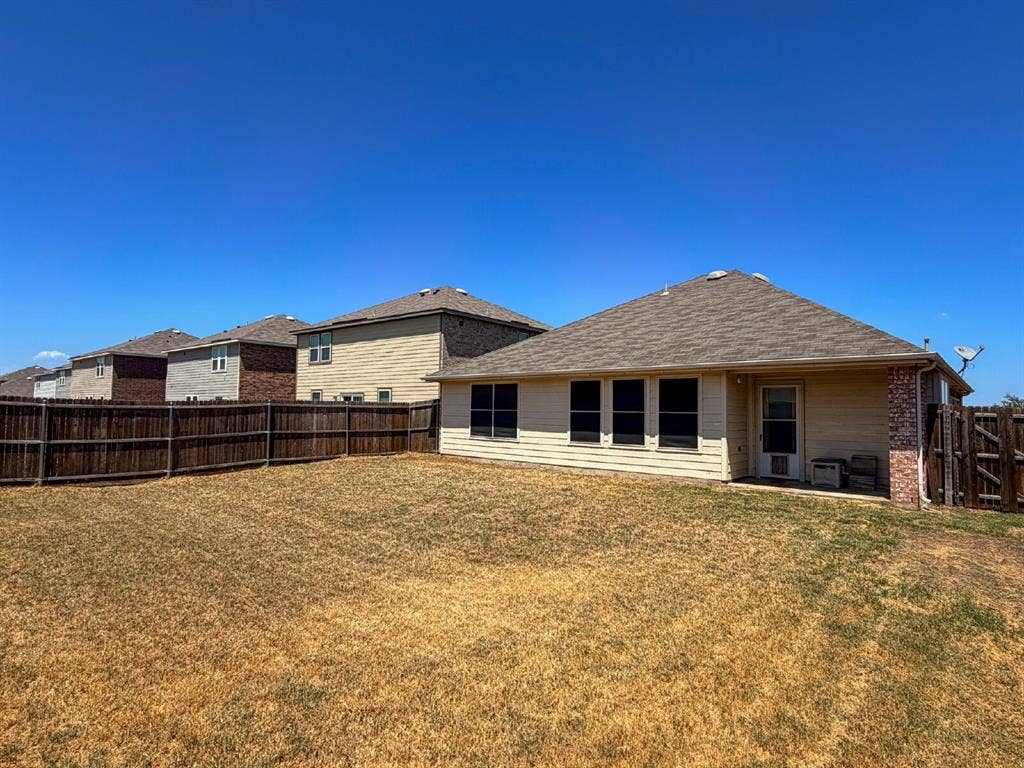 633 Canoe Way, Crowley, TX 76036 633 Canoe Way, Crowley, TX 76036