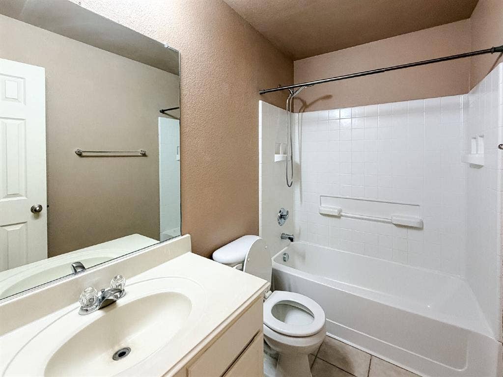 633 Canoe Way, Crowley, TX 76036 633 Canoe Way, Crowley, TX 76036