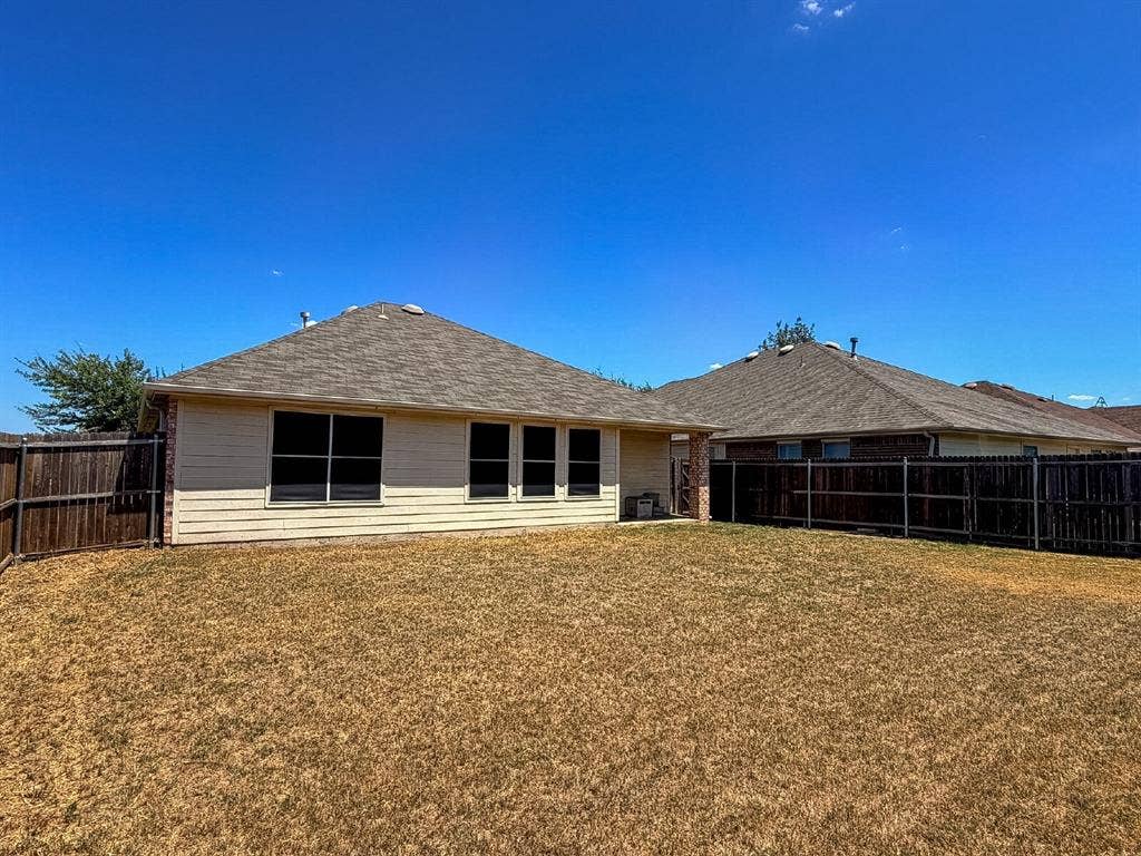 633 Canoe Way, Crowley, TX 76036 633 Canoe Way, Crowley, TX 76036