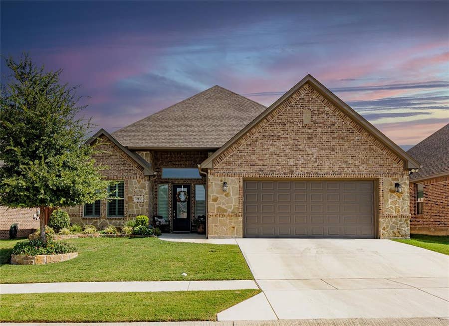 Property photo for 213 Windy Glen Drive, Decatur, TX