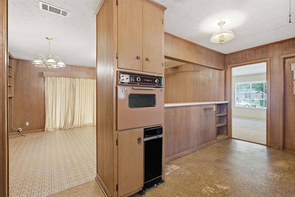 3327 Craftdale Drive, Tyler, TX 75701 3327 Craftdale Drive, Tyler, TX 75701
