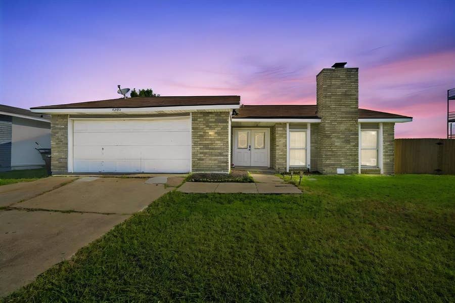 Property photo for 4205 Longstraw Drive, Fort Worth, TX