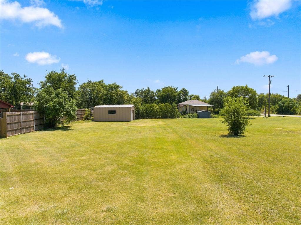 000 E 5th Street, Crawford, TX 76638 000 E 5th Street, Crawford, TX 76638