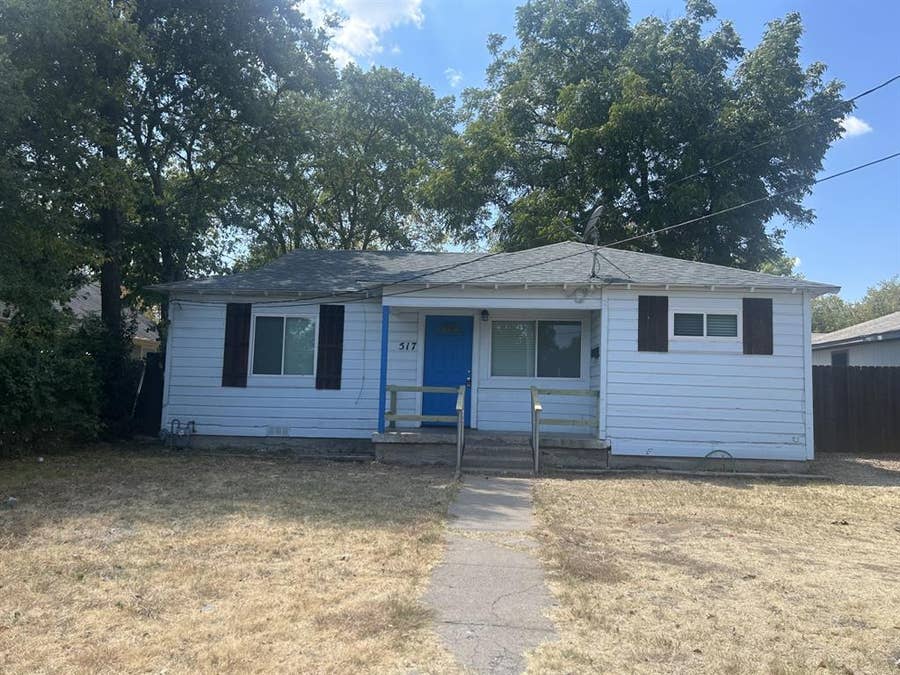 Property photo for 517 Hawthorne Street, Irving, TX