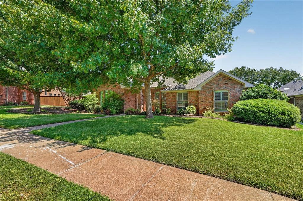 2132 Donna Drive, Plano, TX 75074 2132 Donna Drive, Plano, TX 75074