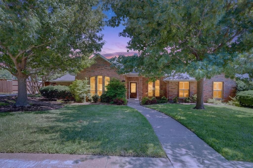 2132 Donna Drive, Plano, TX 75074 2132 Donna Drive, Plano, TX 75074