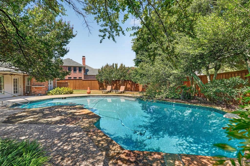 2132 Donna Drive, Plano, TX 75074 2132 Donna Drive, Plano, TX 75074