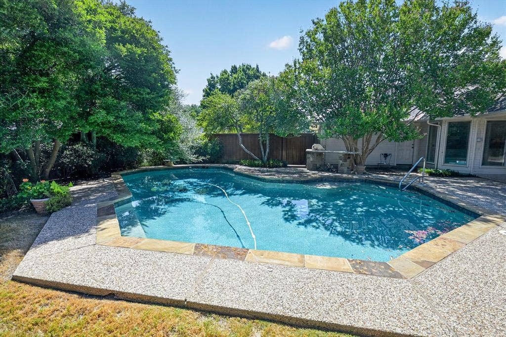 2132 Donna Drive, Plano, TX 75074 2132 Donna Drive, Plano, TX 75074