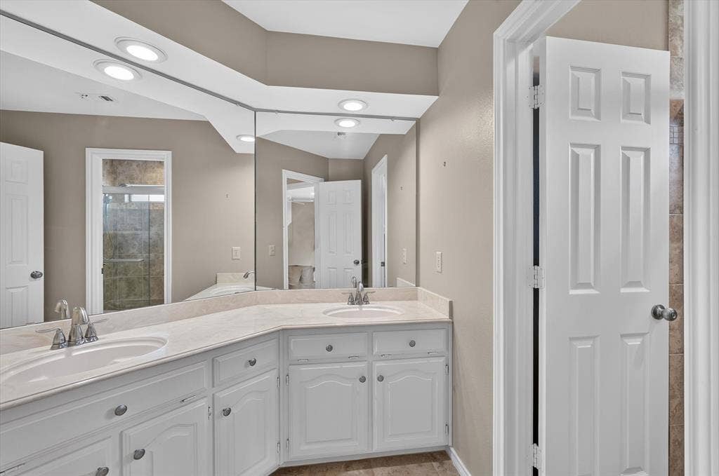 2132 Donna Drive, Plano, TX 75074 2132 Donna Drive, Plano, TX 75074