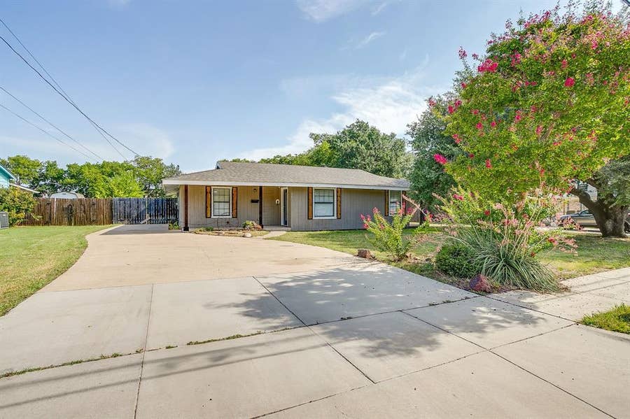 Property photo for 204 W Northern Avenue, Saginaw, TX