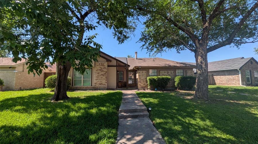 Property photo for 415 Liberty Place, Grand Prairie, TX