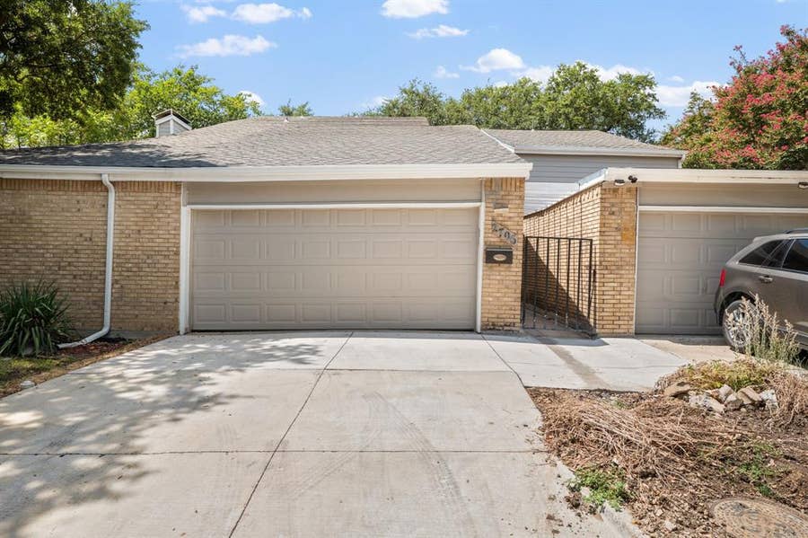 Property photo for 2706 Creek Wood Court, Carrollton, TX