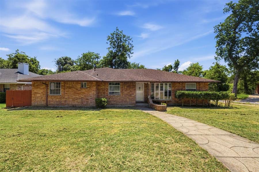 Property photo for 6607 Autumn Woods Trail, Dallas, TX