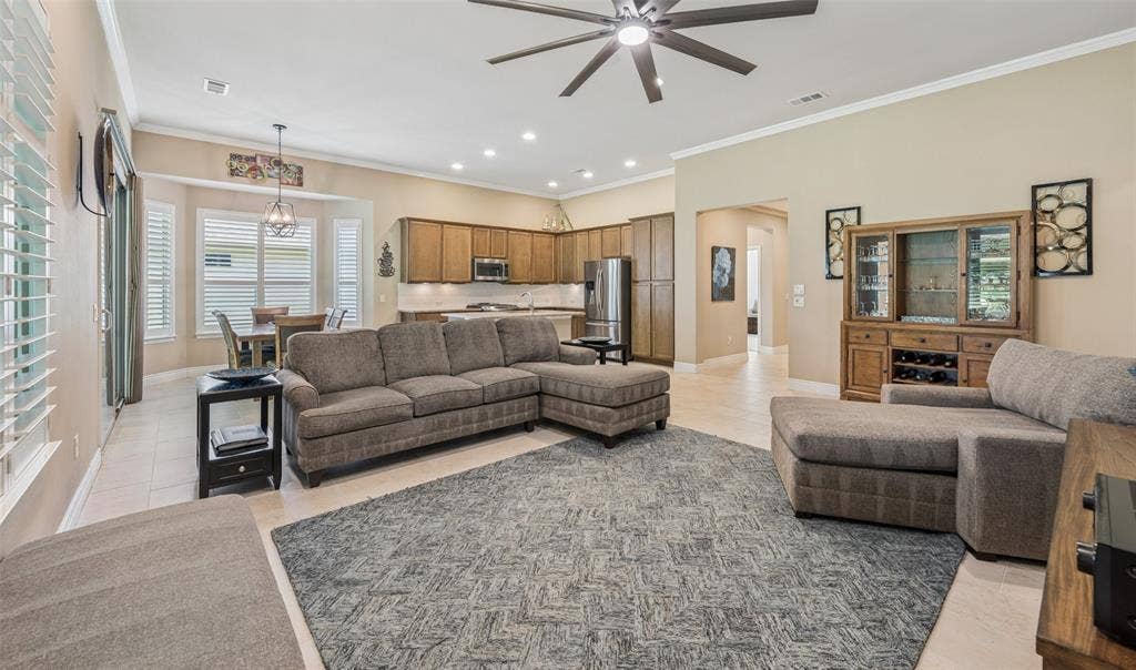 9905 Teakwood Avenue, Denton, TX 76207 9905 Teakwood Avenue, Denton, TX 76207