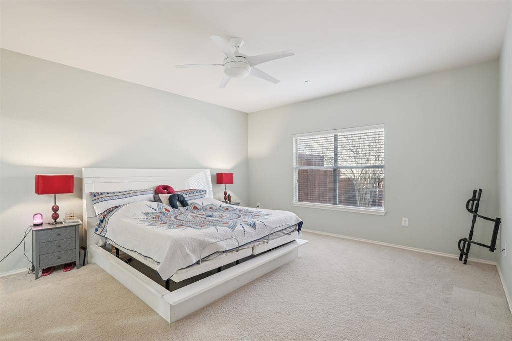 Wall-to-wall carpeting and a ceiling fan