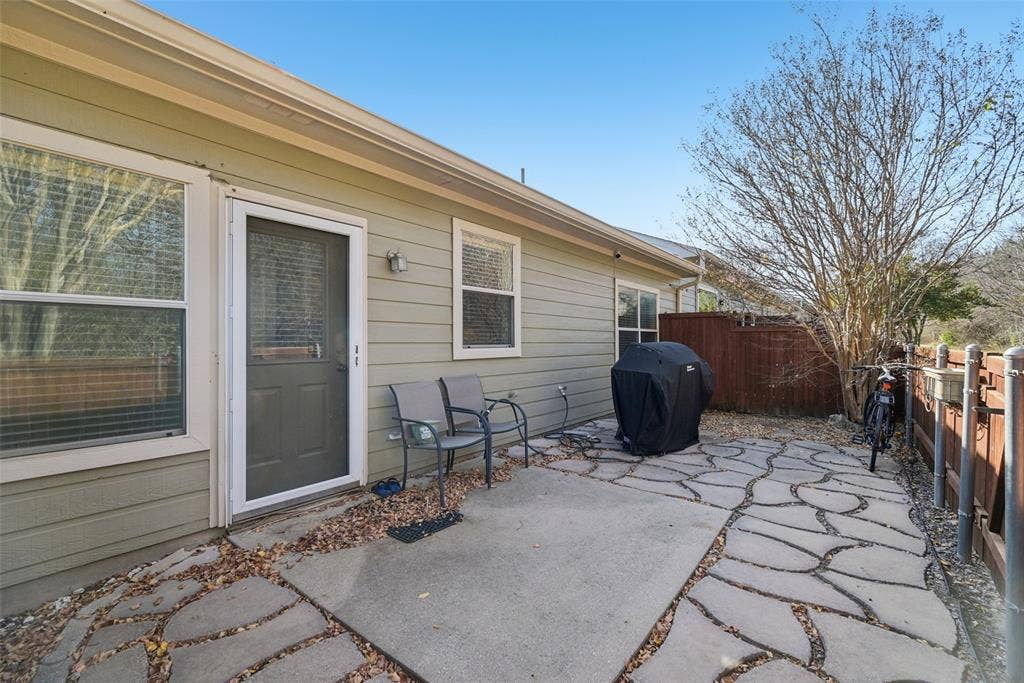 Rear patio featuring a concrete slab and flagstone pavers
