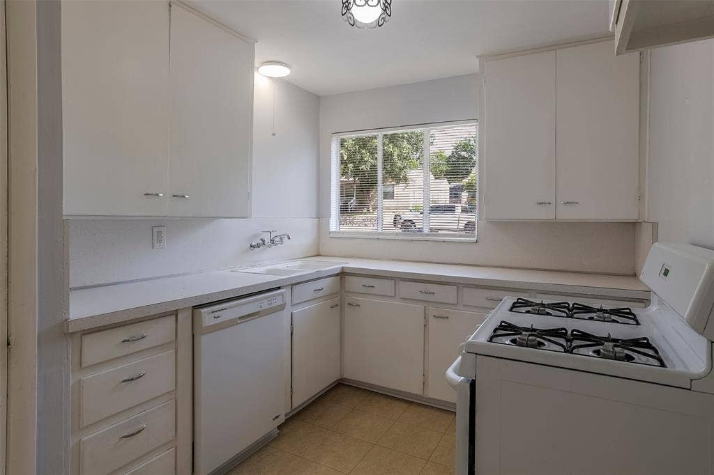 3931 Dexter Avenue, Fort Worth, TX 76107 3931 Dexter Avenue, Fort Worth, TX 76107