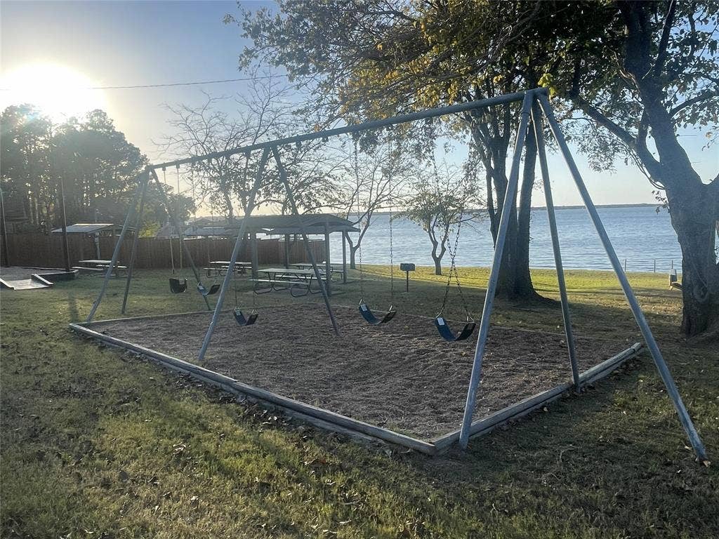 137 Oak Haven Drive, Gun Barrel City, TX 75156 In HOA area