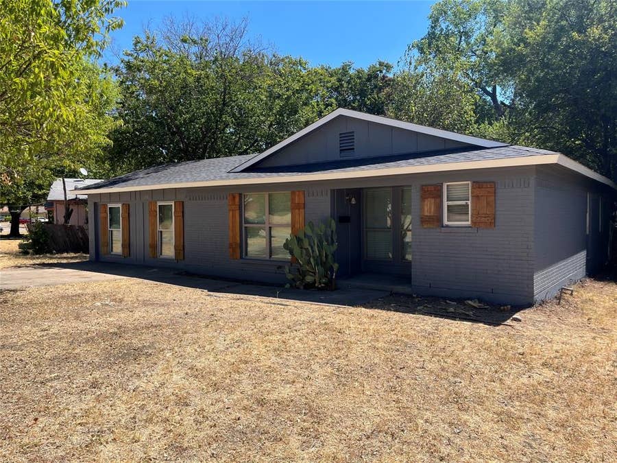 Property photo for 238 Glencairn Drive, Dallas, TX