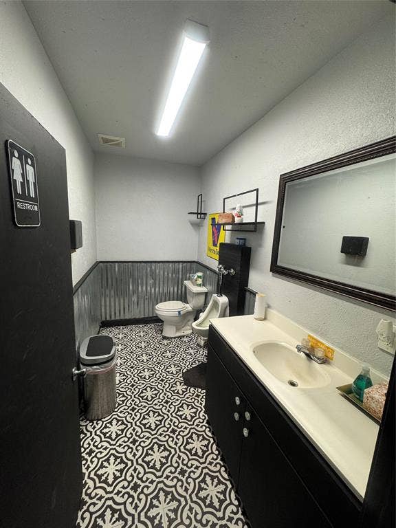 201 W 6th Street, #210, Ferris, TX 75125 201 W 6th Street, #210, Ferris, TX 75125