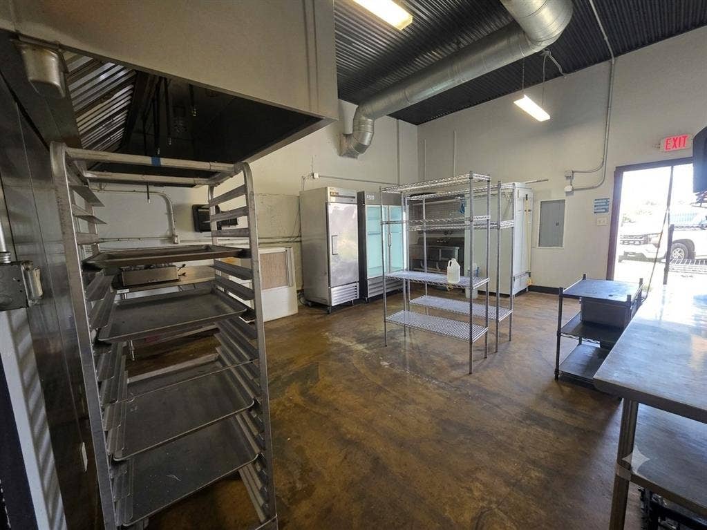 201 W 6th Street, #210, Ferris, TX 75125 201 W 6th Street, #210, Ferris, TX 75125