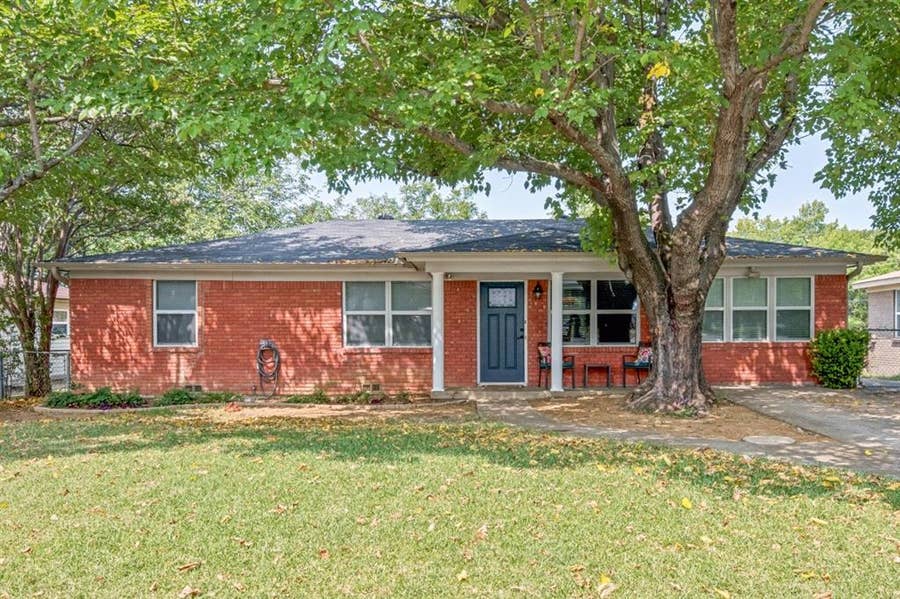 Property photo for 1009 Zelda Drive, Hurst, TX
