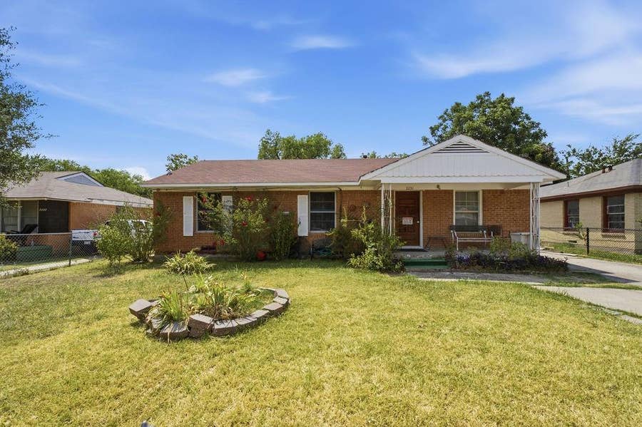 Property photo for 2231 Prichard Lane, Dallas, TX