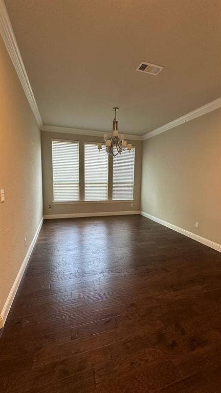 Neutral wall finishes, textured carpet flooring, white window blinds, and overhead lighting